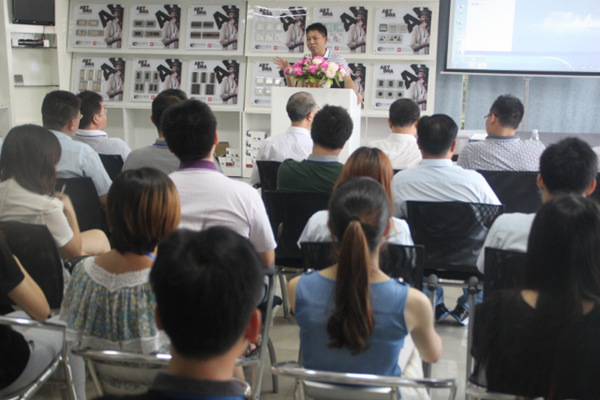 正睿金濤老師在家的管理升級總結大會上發(fā)表演講