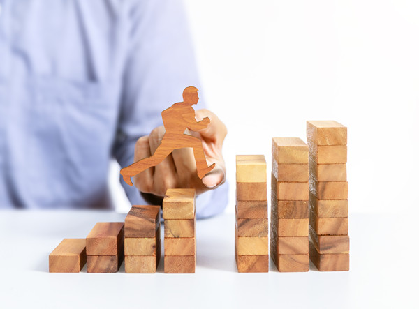 企業(yè)戰(zhàn)略規(guī)劃的步驟是什么？如何落地實施？