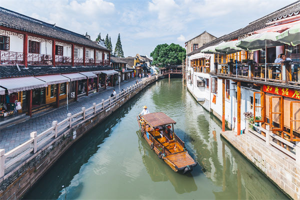 以文化賦能經(jīng)濟社會發(fā)展，企業(yè)營銷管理對此有何啟發(fā)？